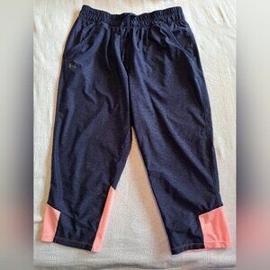 Under Armour women's size Medium loose fit cropped heatgear, blue & pink EUC